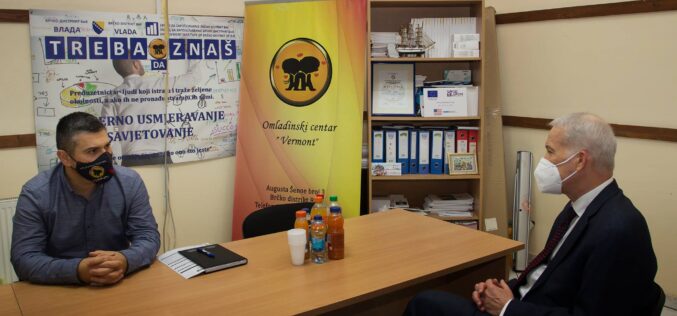 Supervizor za Brčko Scanlan posjetio OC „Vermot“ i razgovarao sa Damirom Radenkovićem direktorom