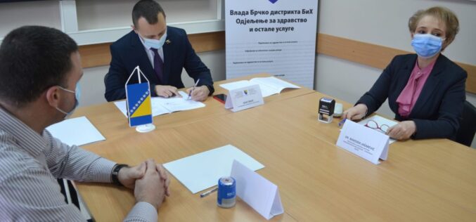Šef Odjeljenja za zdravstvo Sead Šadić potpisao sporazum o saradnji između Odjeljenja za zdravstvo i sedam strukovnih udruženja