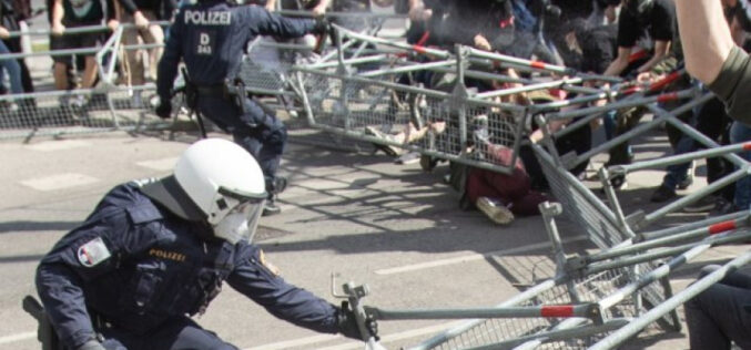 Sukob sa policijom u Beču zbog mjera, oglasio se Kurc